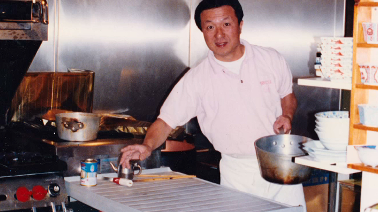 Master Chef Hiroji Obayashi cooking
